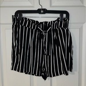 Black & White Striped Shorts ~ XL